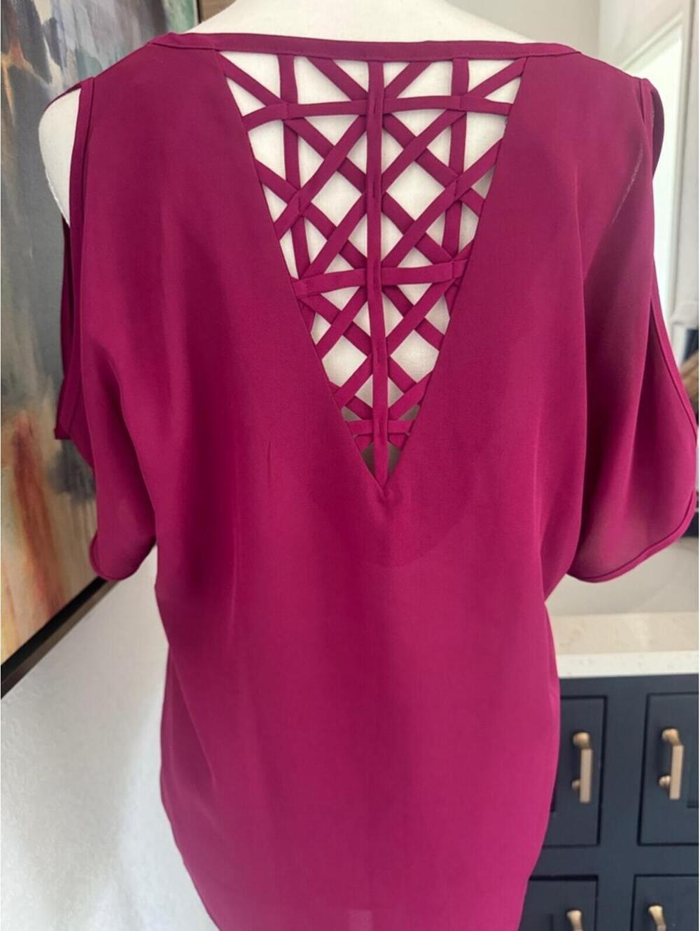 BCX Magenta Short Sleeve Scoop Neck Blouse Size Small Vibrant color
